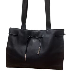 GUCCI Black Leather Cinch Shoulder Bag
